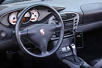 P1038867 - MAGNETISCHE TELEFONHALTERUNG AUF DER MITTELKONSOLE für Porsche 996 / 911 Carrera • 2001 • 996 carrera 4 • Coupe • Automatikgetriebe