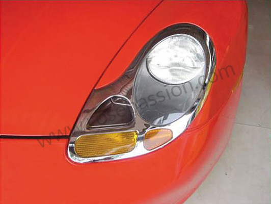 P133328 - Entourage de phare chrome (séparant le phare du clignotant) pour Porsche 996 / 911 Carrera • 2000 • 996 carrera 4 • Cabrio • Boite manuelle 6 vitesses