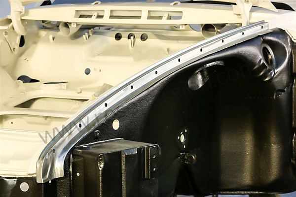 P203282 - Peça de reparação para cava de roda dianteira, parte de fixação do guarda-lamas 911 65-89, esquerda para Porsche 911 Classic • 1972 • 2.4s • Coupe • Caixa manual 4 velocidades