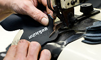 P405166 - BLACK LEATHER MOMO PROTOTIPO THREE-SPOKE STEERING WHEEL for Porsche Cayman / 987C2 • 2012 • Cayman r • Manual gearbox, 6 speed