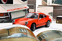 P612559 - CALENDARIO DELL'AVVENTO 911 CARRERA RS 2.7 - CON SUONO DEL MOTORE E LUCI per Porsche 